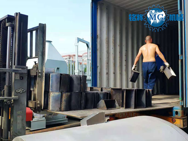 秘魯干粉砂漿生產(chǎn)線裝車(chē)現(xiàn)場(chǎng)圖 秘魯干粉砂漿生產(chǎn)線裝車(chē)現(xiàn)場(chǎng)圖