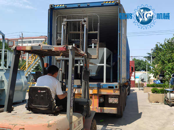 秘魯干粉砂漿生產(chǎn)線裝車(chē)現(xiàn)場(chǎng)圖 秘魯干粉砂漿生產(chǎn)線裝車(chē)現(xiàn)場(chǎng)圖